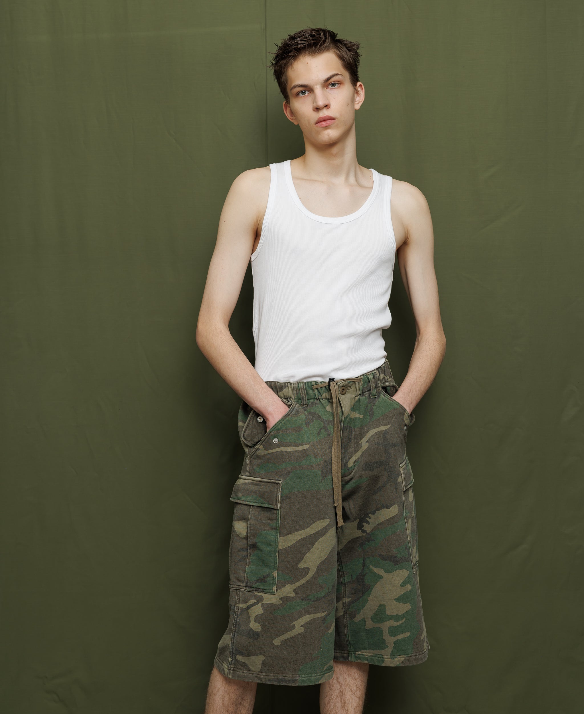 SUN FADED WASH SWEAT CARGO 3/4 SHORT PANTS - WOODLAND CAMO