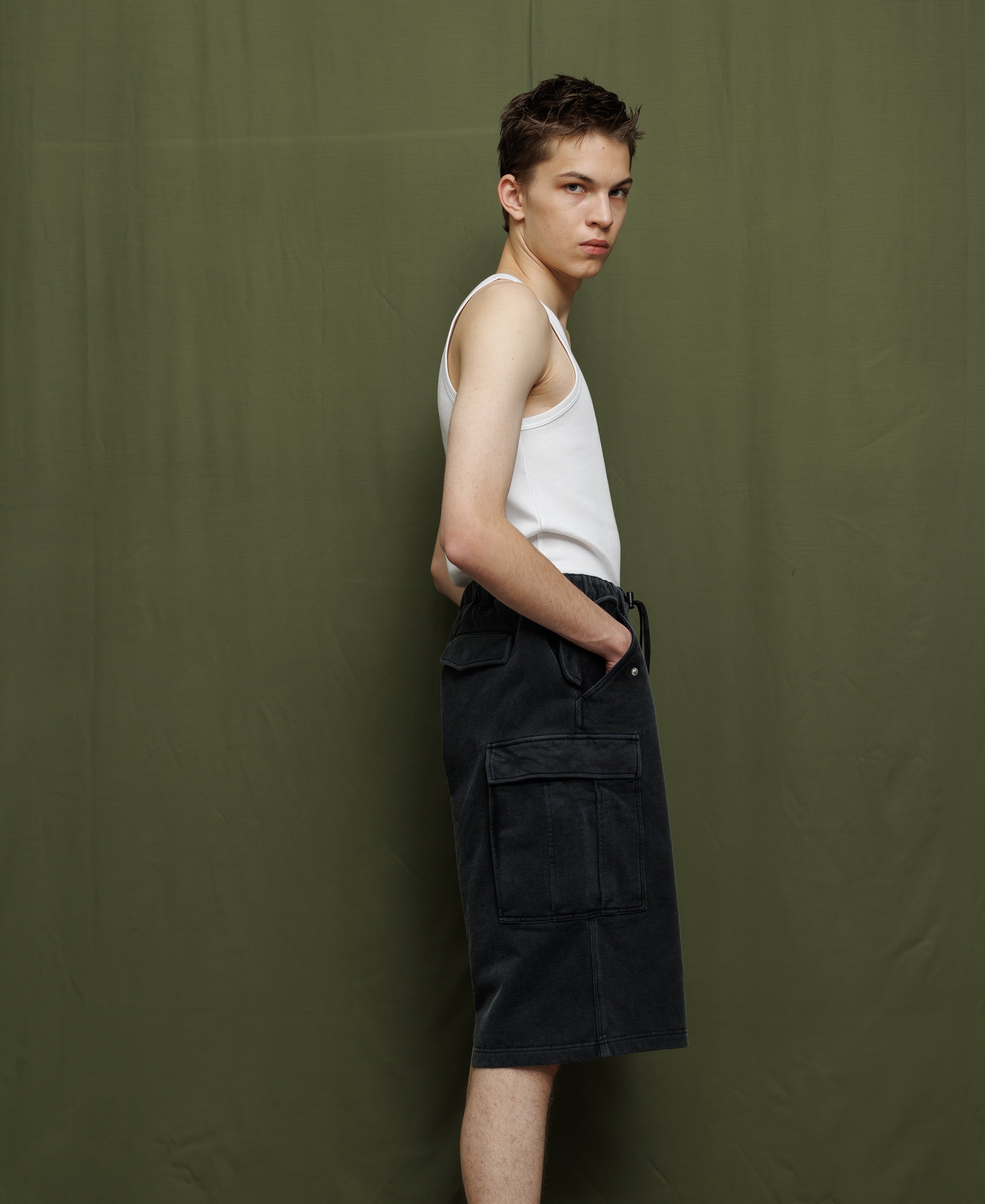 SUN FADED WASH SWEAT CARGO SHORT PANTS - BLACK
